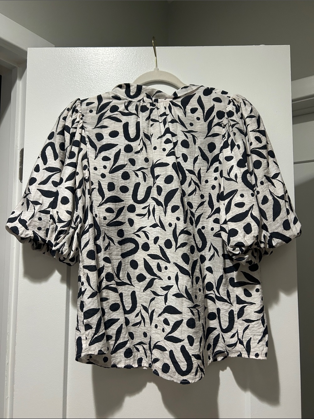 THML Black and White Puff Sleeve Blouse